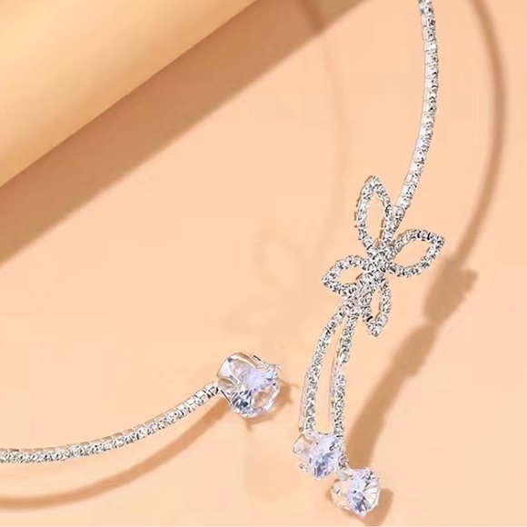 Elegant Rhinestone Diamond Butterfly Necklace - Picture 2 of 4